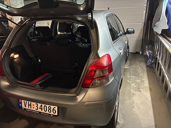 Toyota Yaris 5 of 12