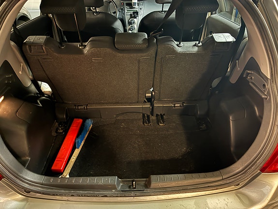 Toyota Yaris 4 of 12