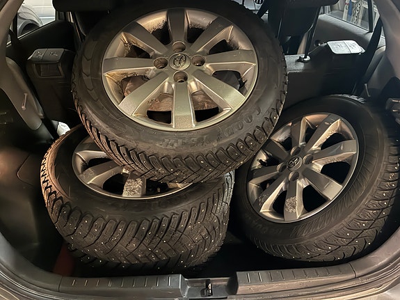 Toyota Yaris 7 of 12