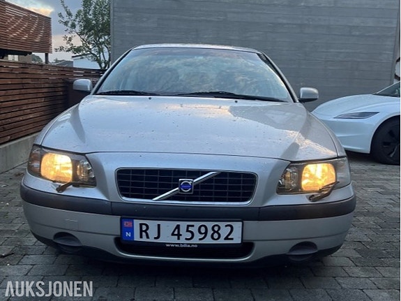 Volvo S60 2 of 13