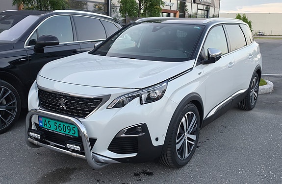 Peugeot 5008 2 of 17