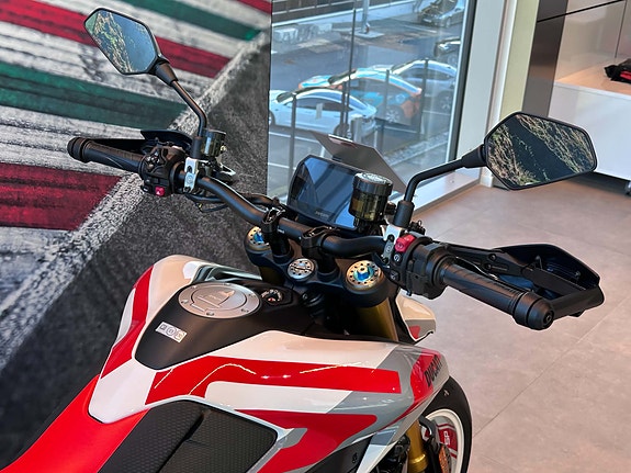 Ducati Hypermotard V2 SP - Kampanje! Få med termignoni slip-on 13 of 16
