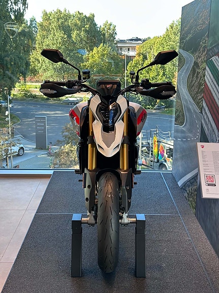 Ducati Hypermotard V2 SP - Kampanje! Få med termignoni slip-on 3 of 16