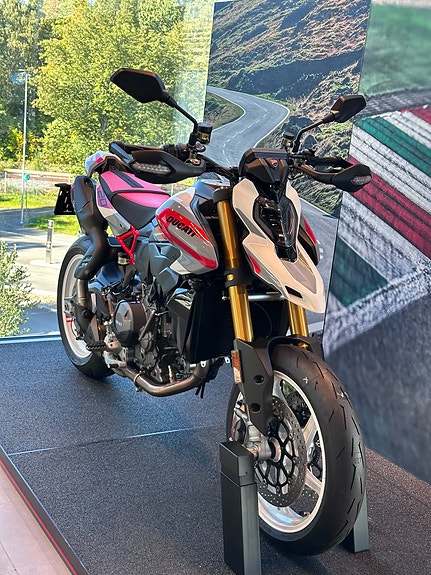 Ducati Hypermotard V2 SP - Kampanje! Få med termignoni slip-on 4 of 16