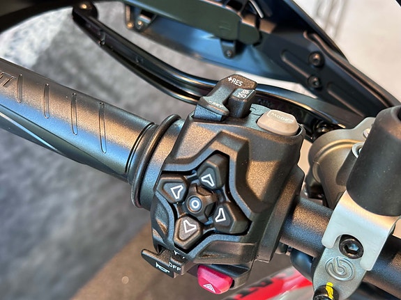 Ducati Hypermotard V2 SP - Kampanje! Få med termignoni slip-on 15 of 16