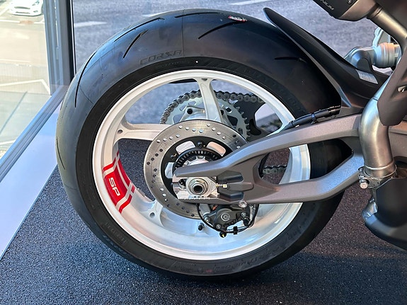 Ducati Hypermotard V2 SP - Kampanje! Få med termignoni slip-on 11 of 16