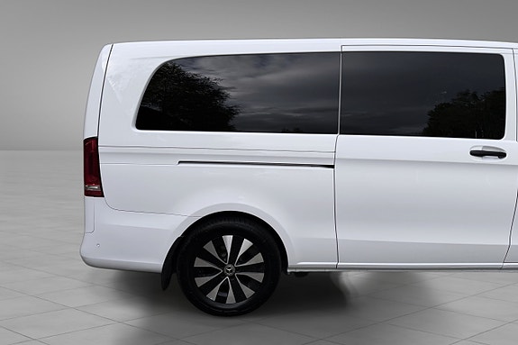 Mercedes-Benz eVito Tourer 11 of 24