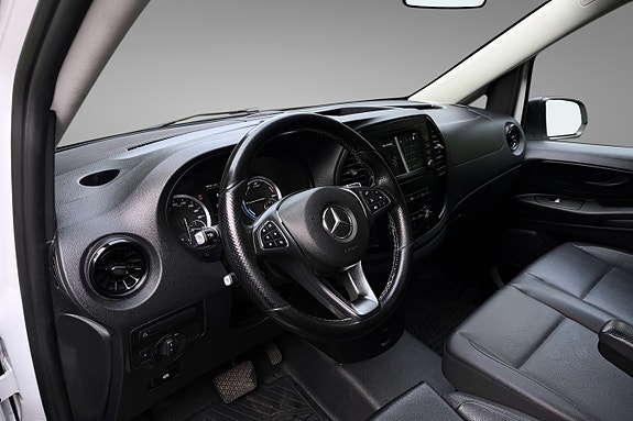 Mercedes-Benz eVito Tourer 15 of 24