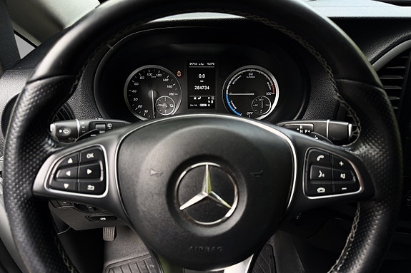Mercedes-Benz eVito Tourer 22 of 24