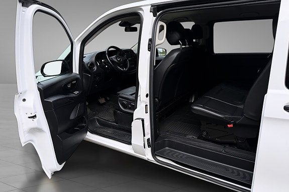 Mercedes-Benz eVito Tourer 14 of 24