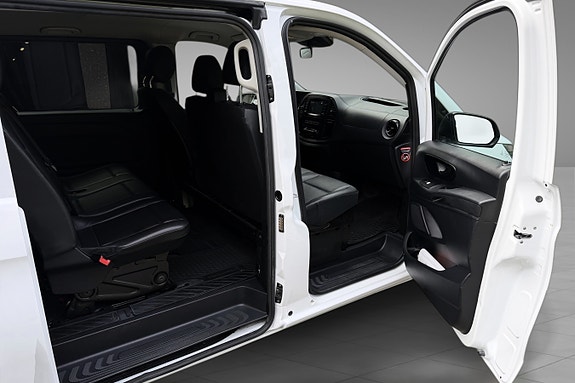 Mercedes-Benz eVito Tourer 19 of 24