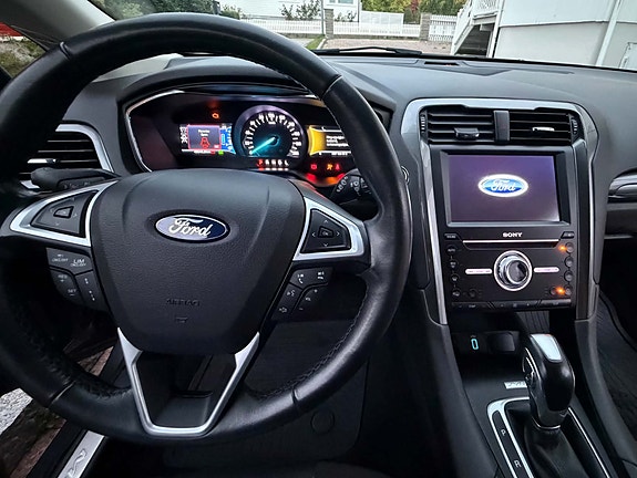 Ford Mondeo 14 of 30