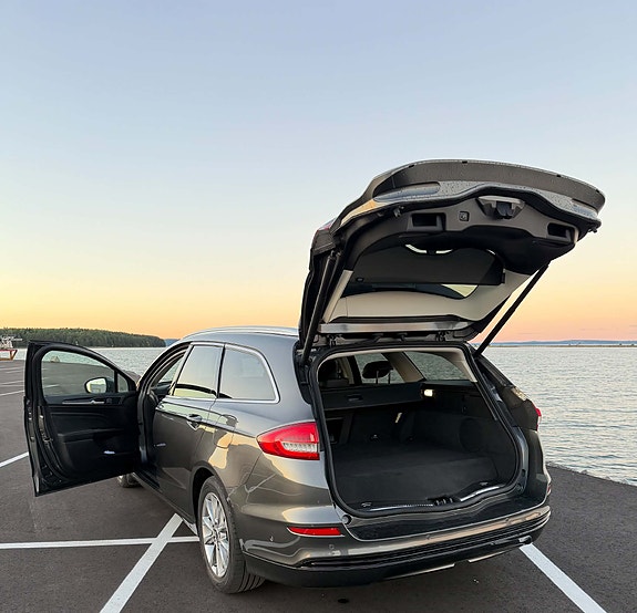 Ford Mondeo 26 of 30