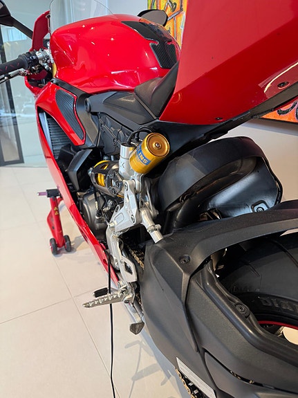 Ducati 1199 Panigale S 8 of 21