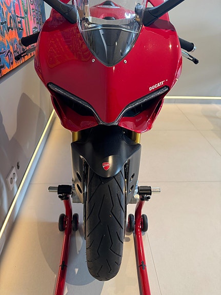 Ducati 1199 Panigale S 9 of 21