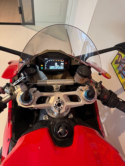Ducati 1199 Panigale S 4 of 21