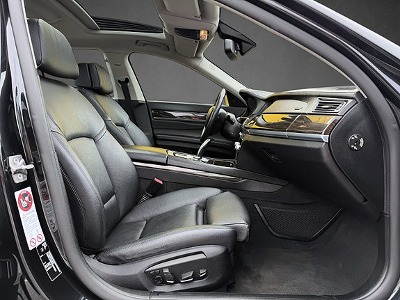 BMW 730d 26 of 28