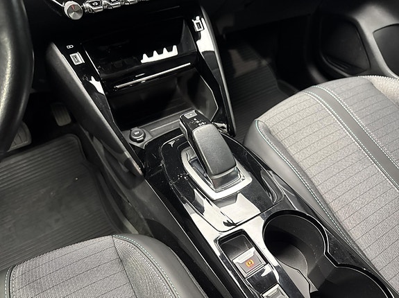Peugeot e-208 18 of 28