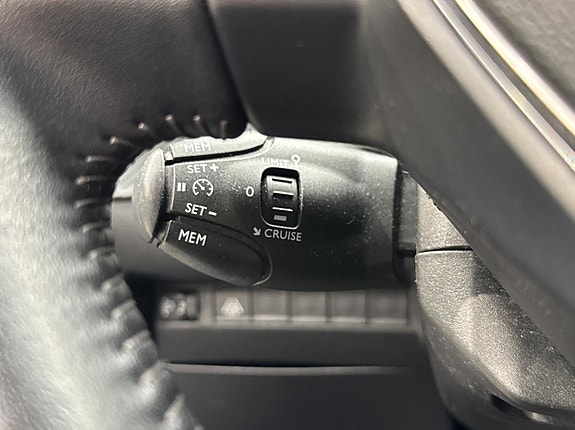Peugeot e-208 16 of 28