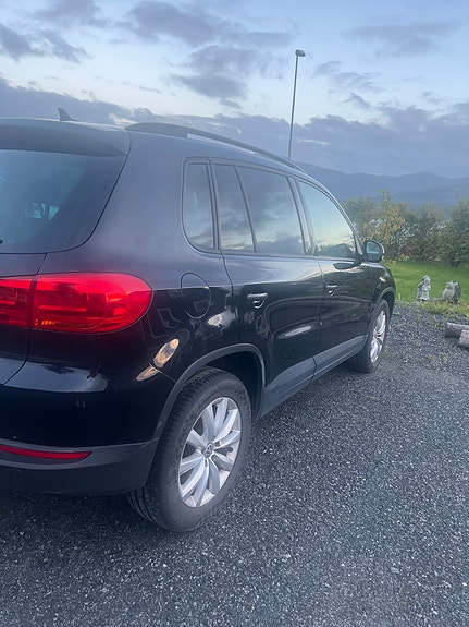 Volkswagen Tiguan 2 of 9