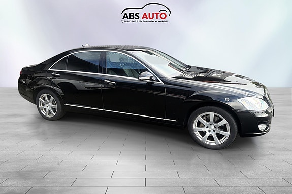Mercedes-Benz S320 4 of 23