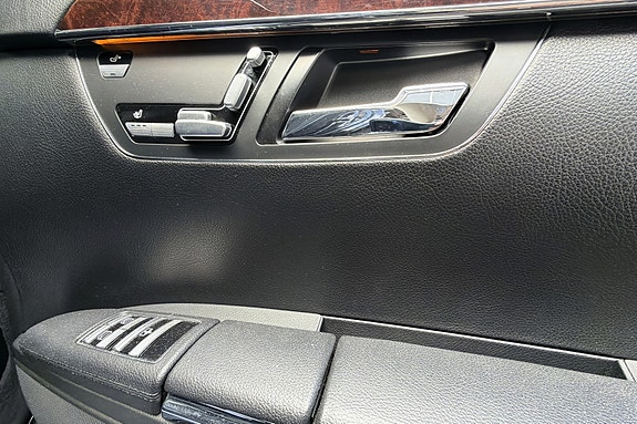 Mercedes-Benz S320 15 of 23