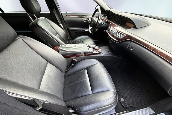 Mercedes-Benz S320 16 of 23