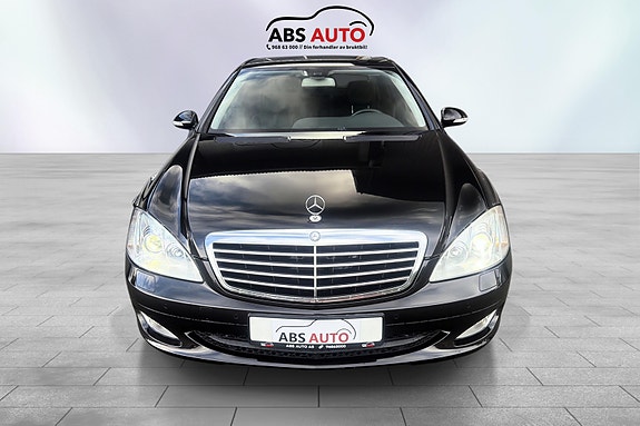 Mercedes-Benz S320 2 of 23