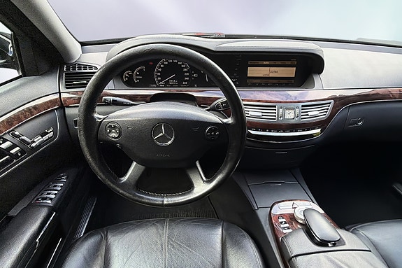 Mercedes-Benz S320 19 of 23