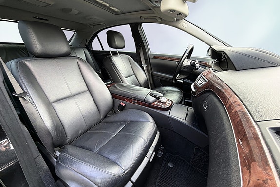 Mercedes-Benz S320 17 of 23