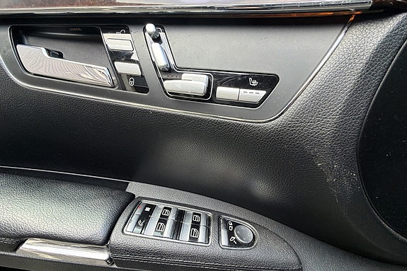 Mercedes-Benz S320 11 of 23