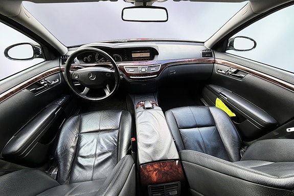 Mercedes-Benz S320 18 of 23