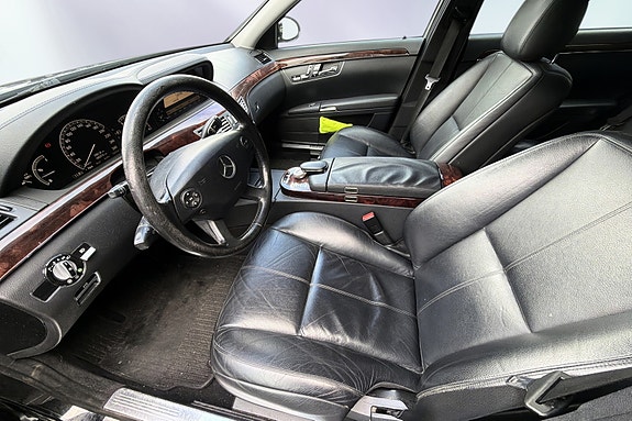 Mercedes-Benz S320 10 of 23