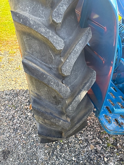 Ford Dexta 4 of 11