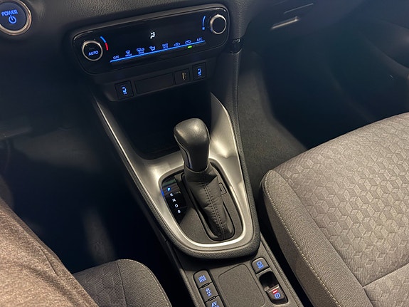 Toyota Yaris 15 of 30
