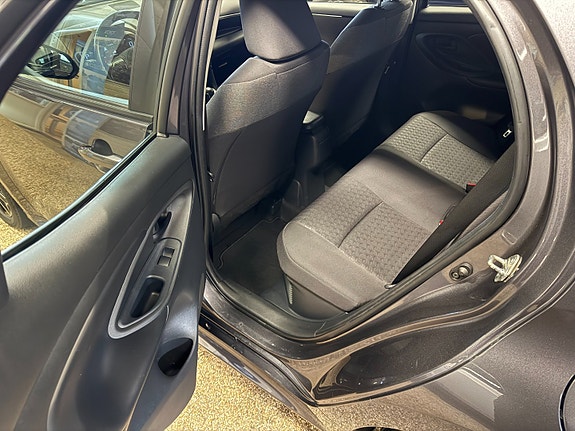 Toyota Yaris 21 of 30