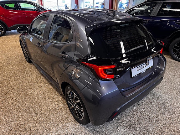 Toyota Yaris 3 of 30