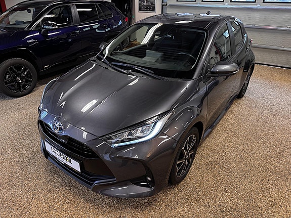 Toyota Yaris 2 of 30