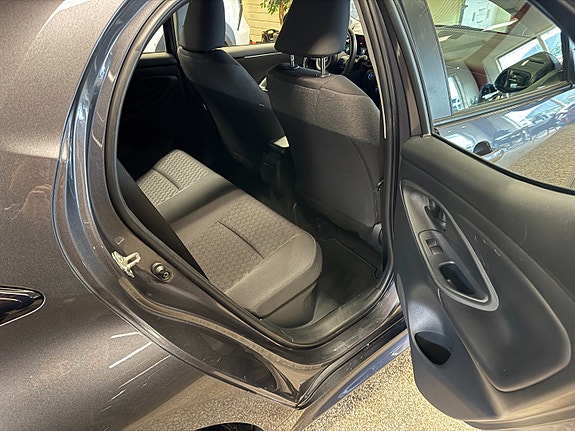Toyota Yaris 24 of 30