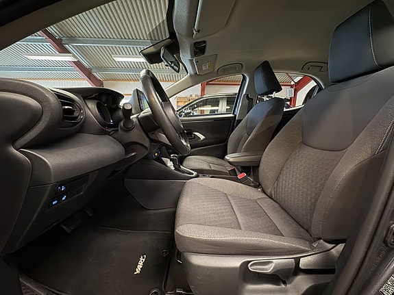 Toyota Yaris 11 of 30