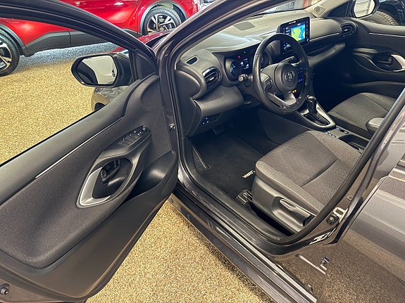 Toyota Yaris 10 of 30