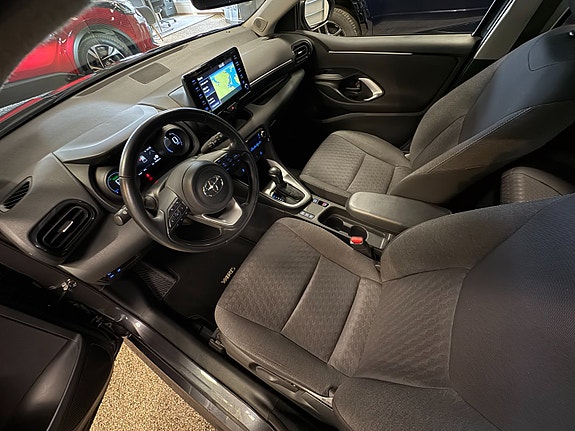 Toyota Yaris 12 of 30