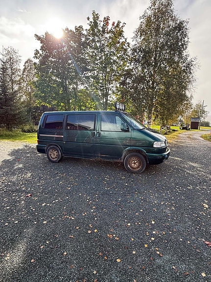 Volkswagen Caravelle 3 of 5