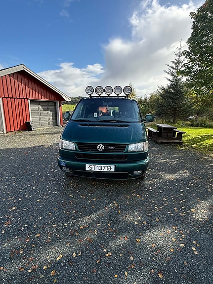 Volkswagen Caravelle 4 of 5