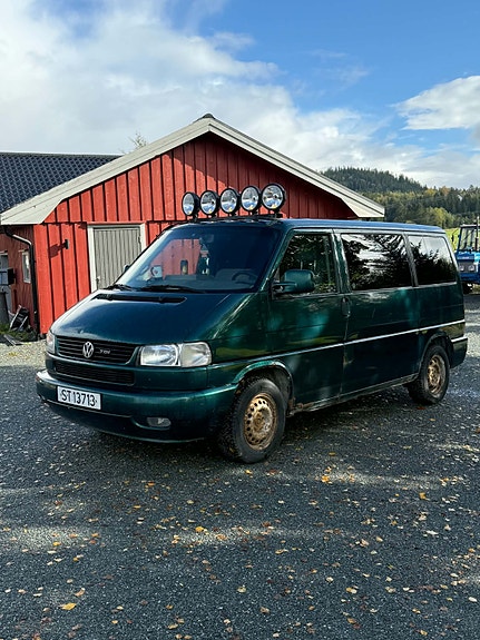 Volkswagen Caravelle 5 of 5