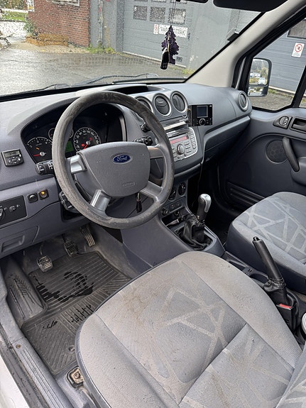 Ford Transit Connect 6 of 9