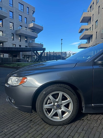 Volvo S80 2 of 11