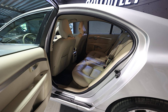 Volvo S80 30 of 30