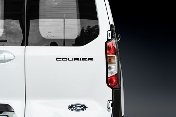 Ford Transit Courier 5 of 26
