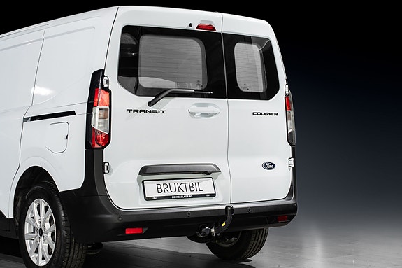 Ford Transit Courier 2 of 26